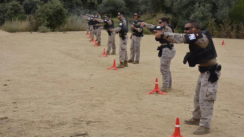 Ejercicio de tiro durante los adiestramientos
